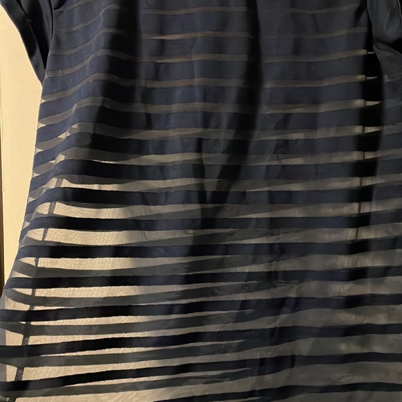 Short sleeved navy top - Picture 2 of 3